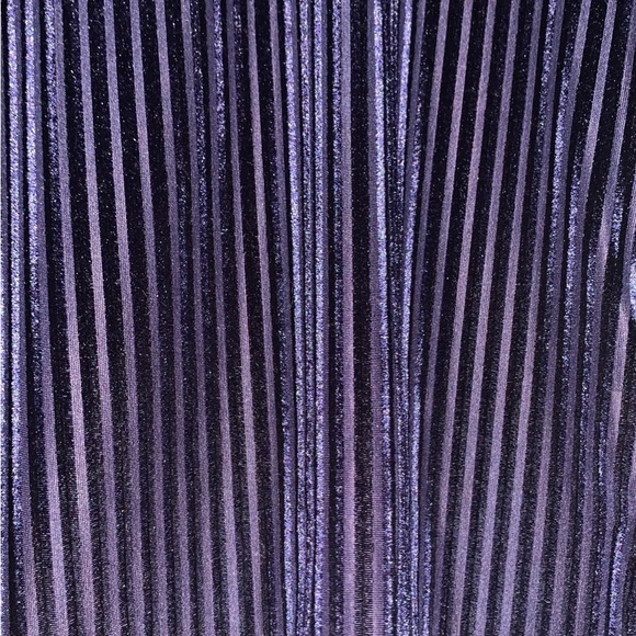 🐠2 for $16 Navy blue cuffed Lantern sleeve top - Picture 3 of 4